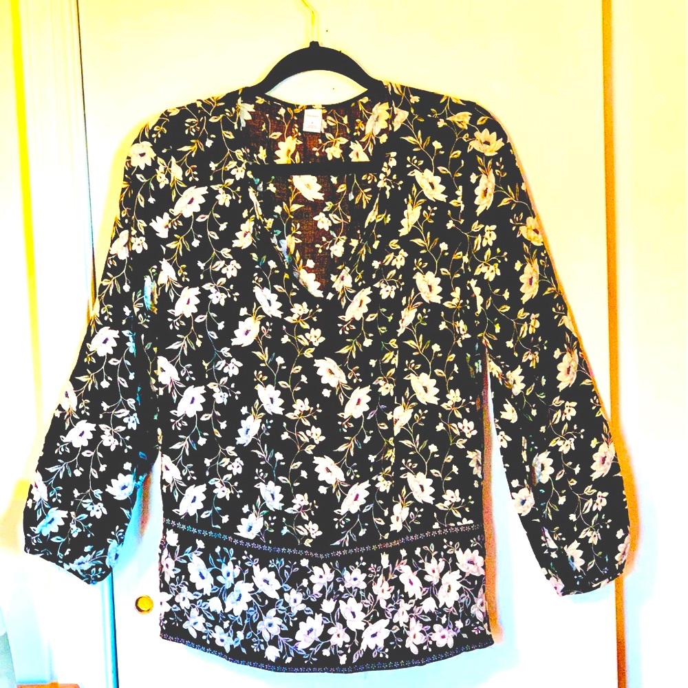 Old Navy floral Medium  Soft top LIGHT for SPRING SUMMER TOP back longer by 2”